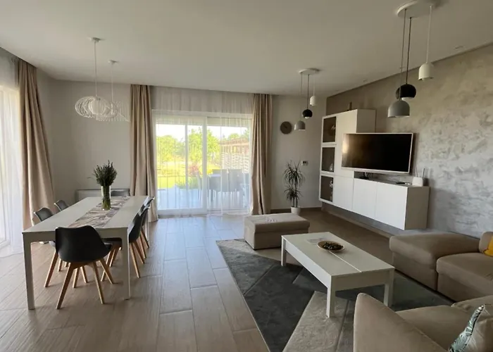 度假居 Adelina Nyirad